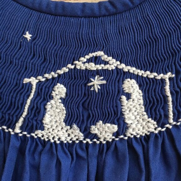 SMOCKED A LOT SMOCKED DRESS‎ WITH EMBROIDERED NATIVITY SCENE - Picture 5 of 7